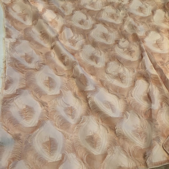 NWT JC SUNNY RUANA with Eyelash Fringe Detail, Pink One Size Fits Most - Picture 10 of 11